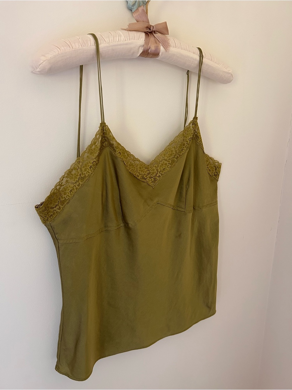 Talbots Petite Olive Green Silk Lace Cami
Size: 10
GUC (Small Stain) - Picture 6 of 16